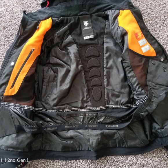 Men's Descente Ski Jacket Size Medium Black - Picture 14 of 14